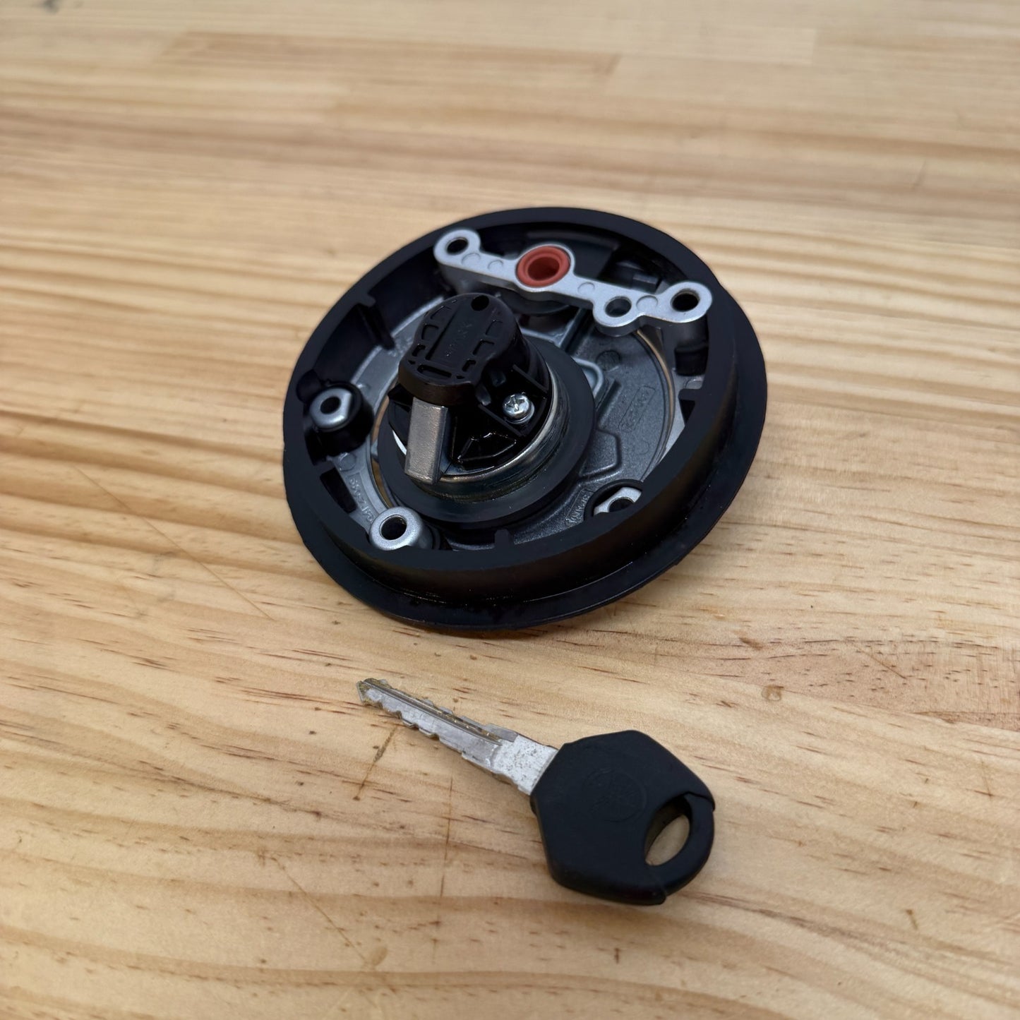 Yamaha YZF-R3 2025+ Fuel Cap Assembly With Keys BS7-WF461-00 Genuine OEM