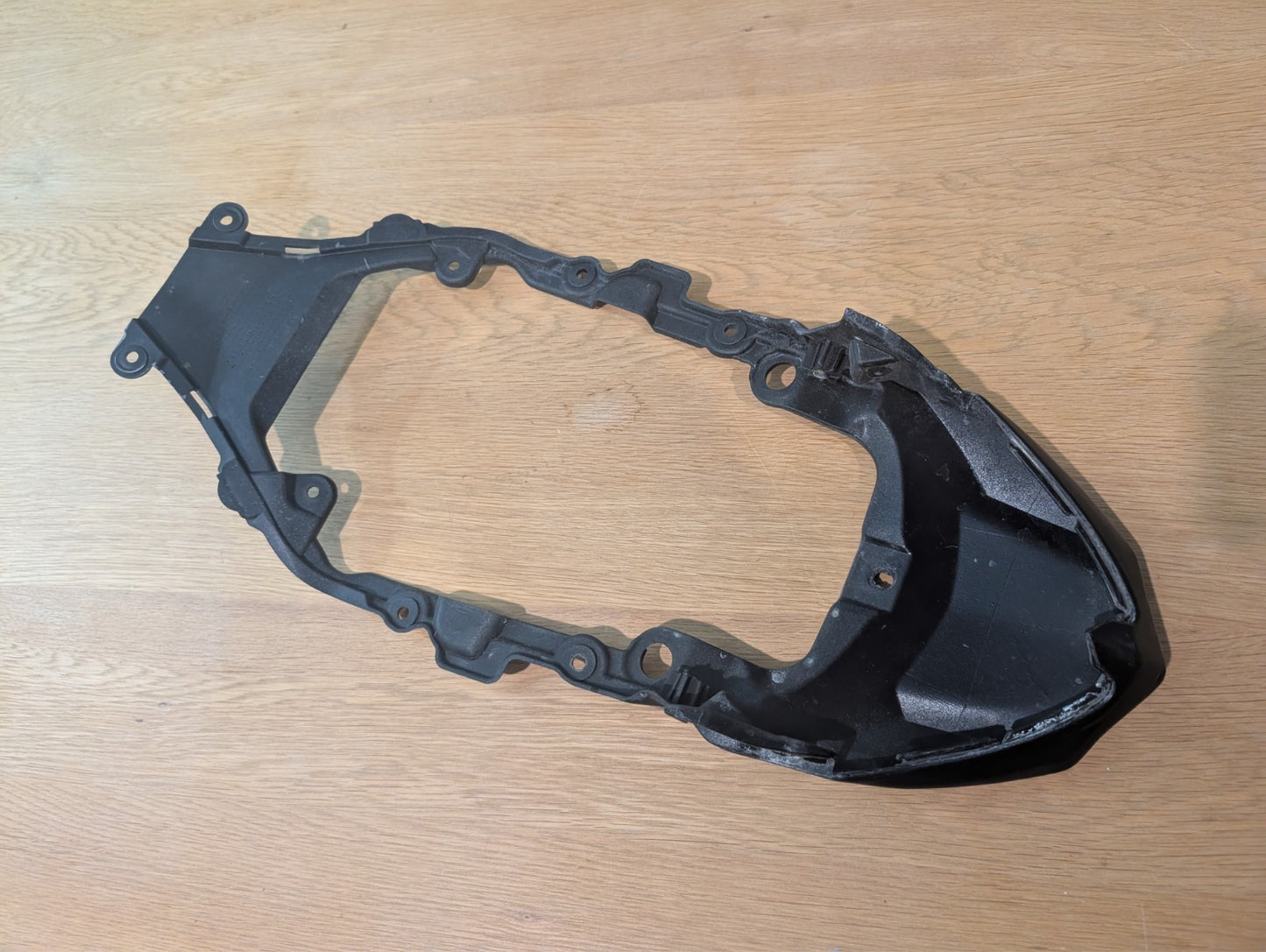 Suzuki GSXR1000 L1 L2 L3 2010 2016 Centre Tail fairing 47300-47H01-019