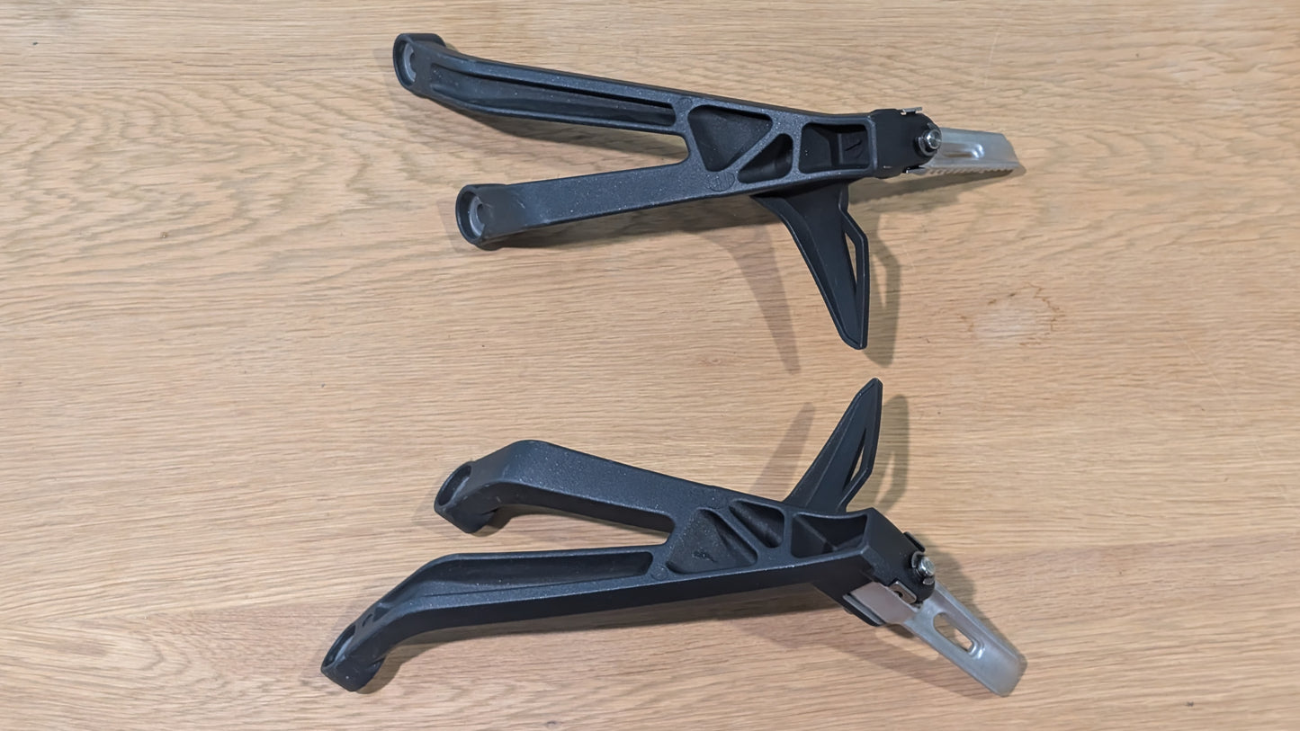 Pair Passenger Pillion Peg Footrests Triumph Daytona 675R 2013 2017 T2082151