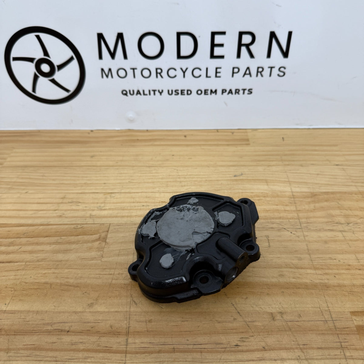 Yamaha YZF-R1 2015-2019 Oil Pump Cover BX4-15416-01 Genuine OEM USED