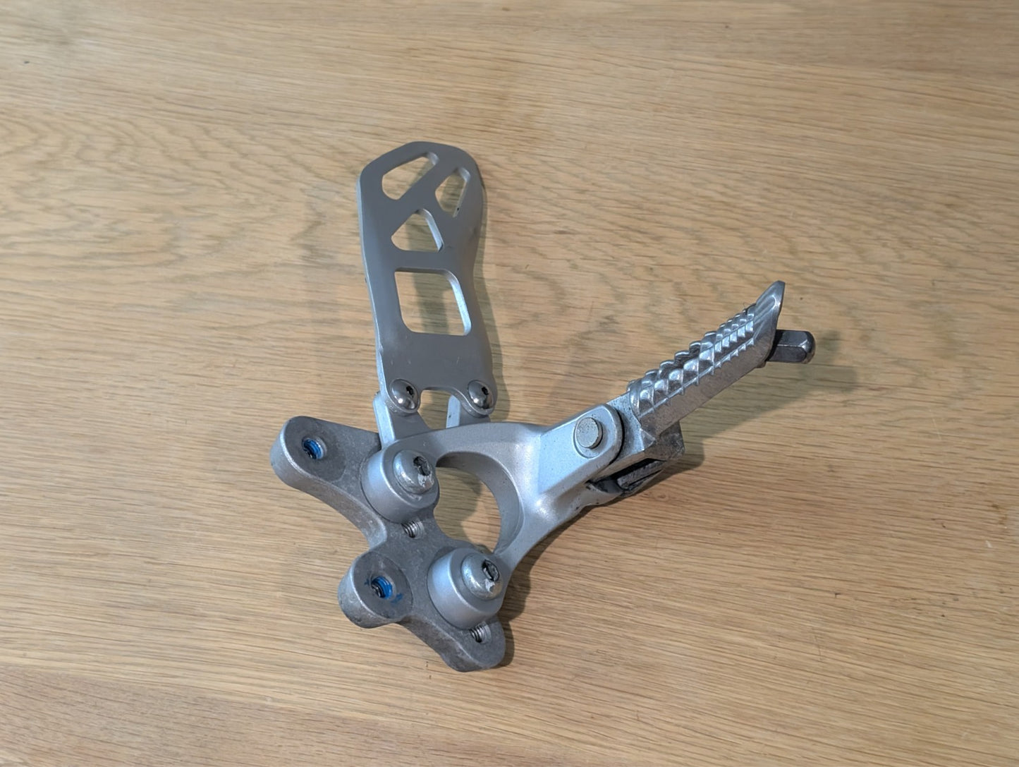 Suzuki GSXR1000 L1 L2 L3 2010 2016 Left Rearset OEM