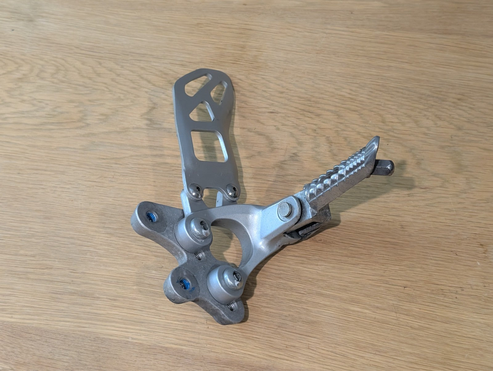 Suzuki GSXR1000 L1 L2 L3 2010 2016 Left Rearset OEM