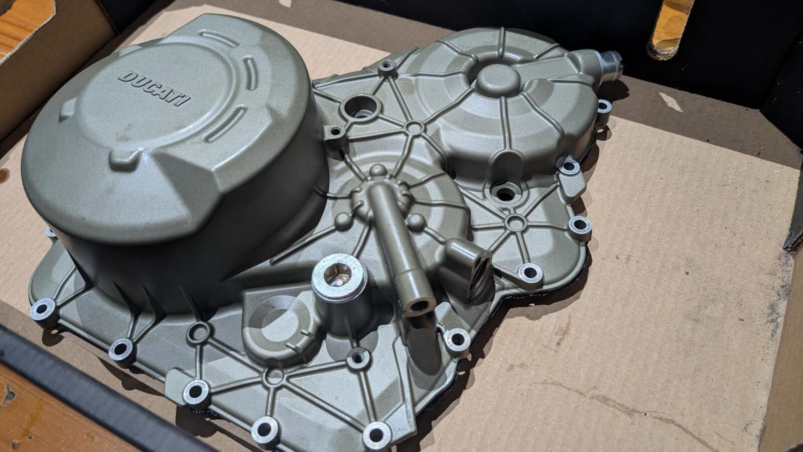 Clutch Crank Case Cover Ducati V4 V4S Streetfigher 2020 2021 24311611BH MINT!