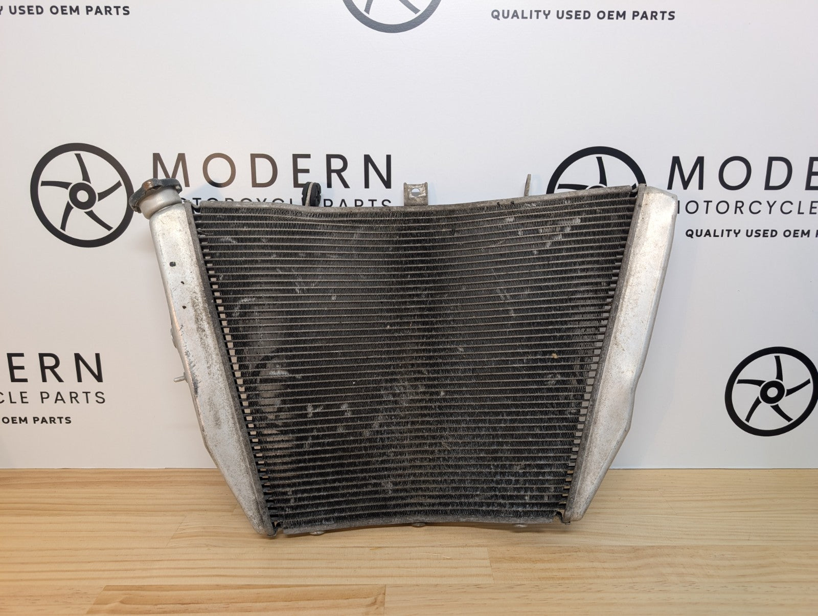 Suzuki GSXR1000 2007 2008 Radiator 17710-21H00 OEM