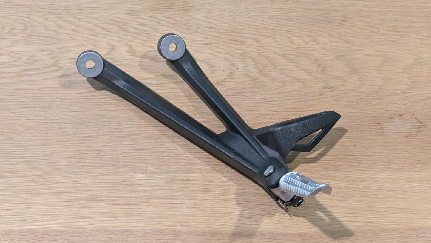 Left LH Passenger Pillion Peg Footrest Triumph Daytona 675R 2013 2017 T2082150