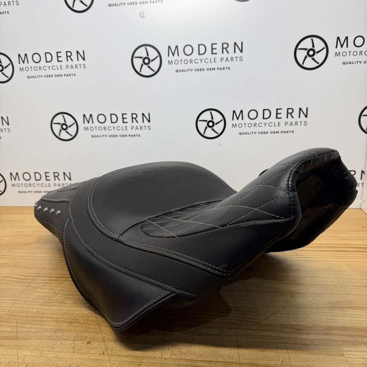 Indian Chieftan Roadmaster 2015-2017 Heated Seat with Studs 2687597-06 Genuine O