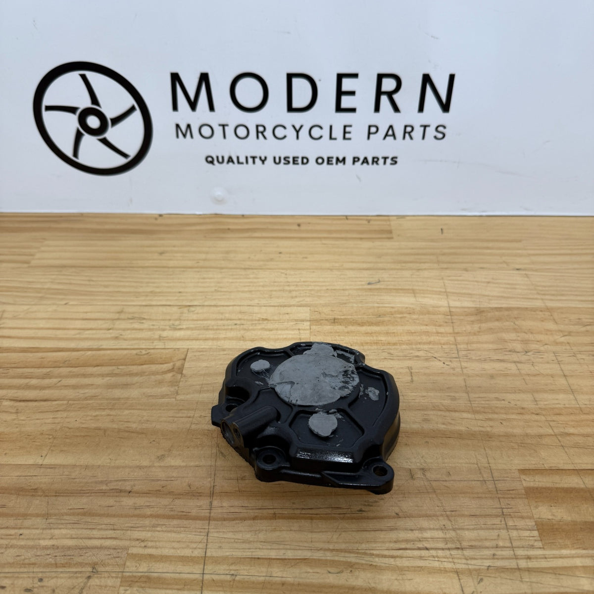Yamaha YZF-R1 2015-2019 Oil Pump Cover BX4-15416-01 Genuine OEM USED
