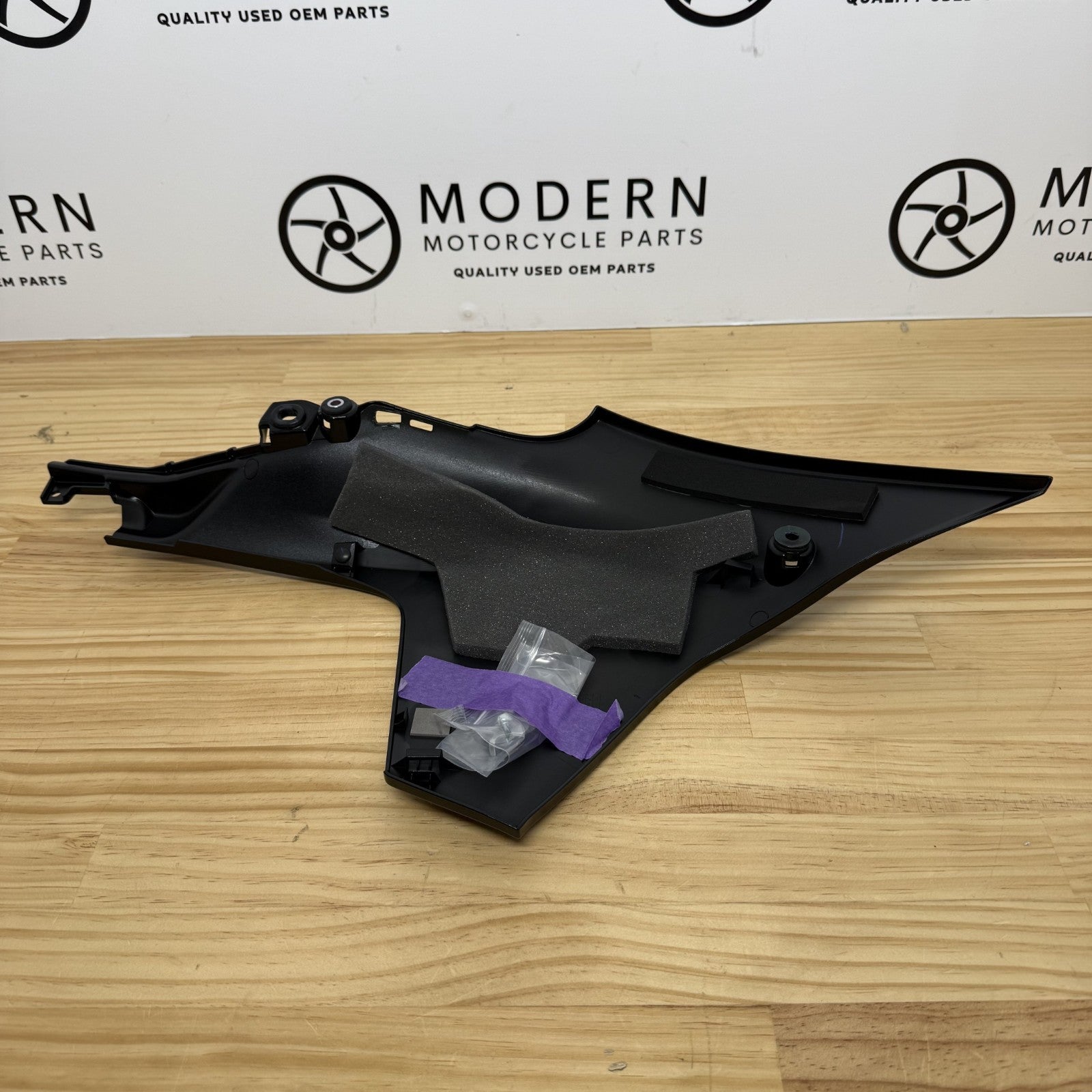 Yamaha YZF-R1 2020+ Right Fairing Inner  B3L-2842N-00-P0 Genuine OEM