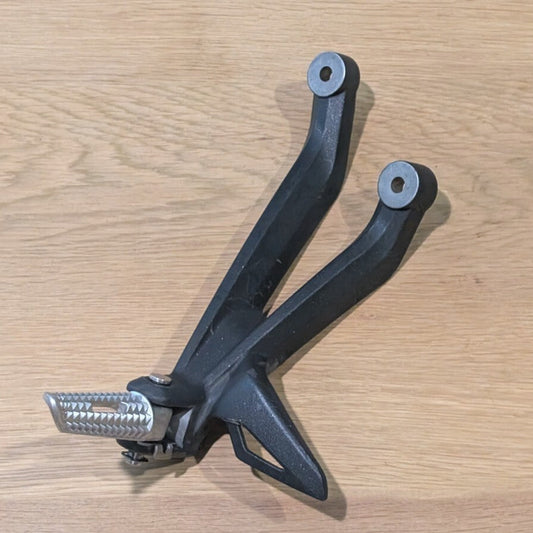 Left LH Passenger Pillion Peg Footrest Triumph Daytona 675R 2013 2017 T2082150
