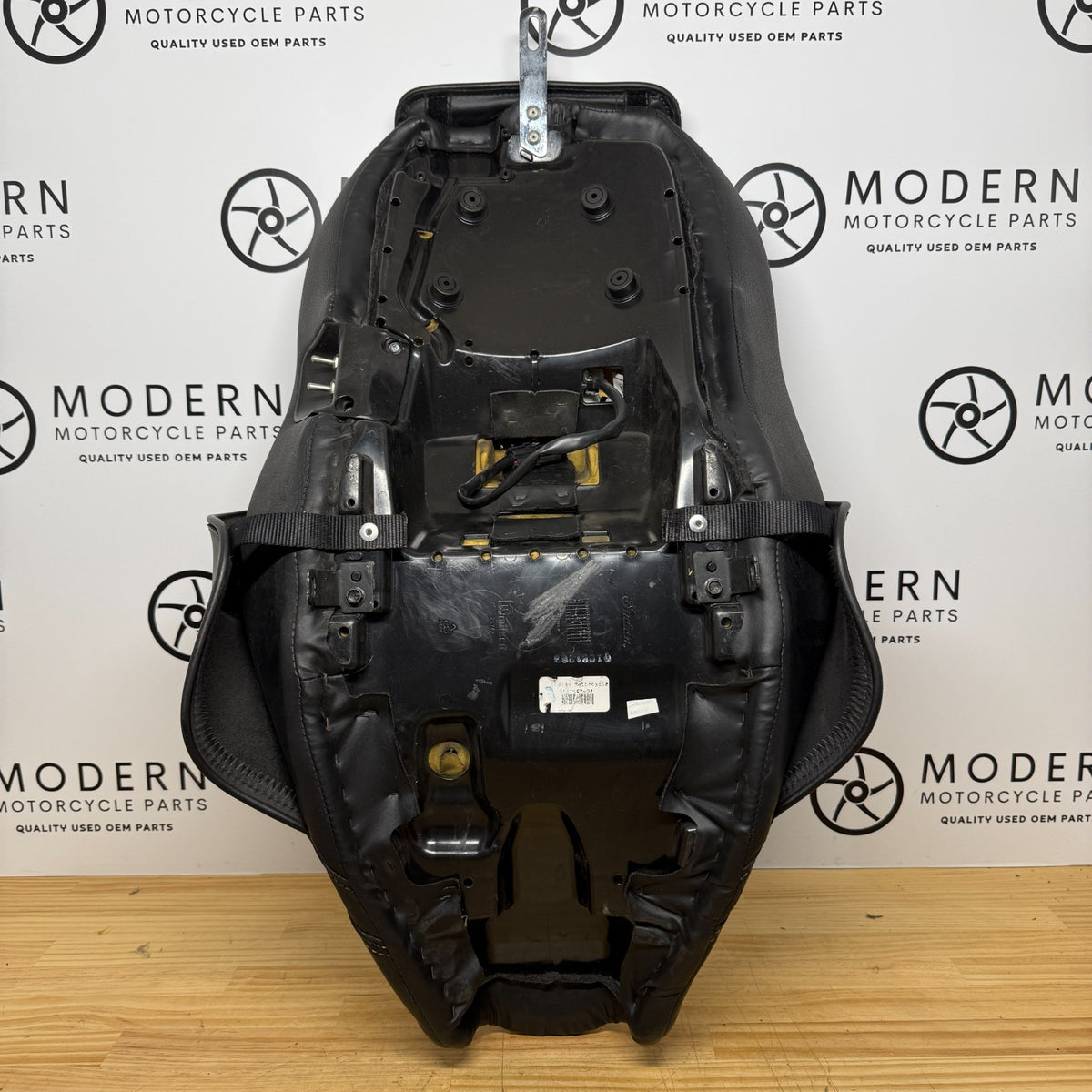 Indian Chieftan Roadmaster 2015-2017 Heated Seat with Studs 2687597-06 Genuine O