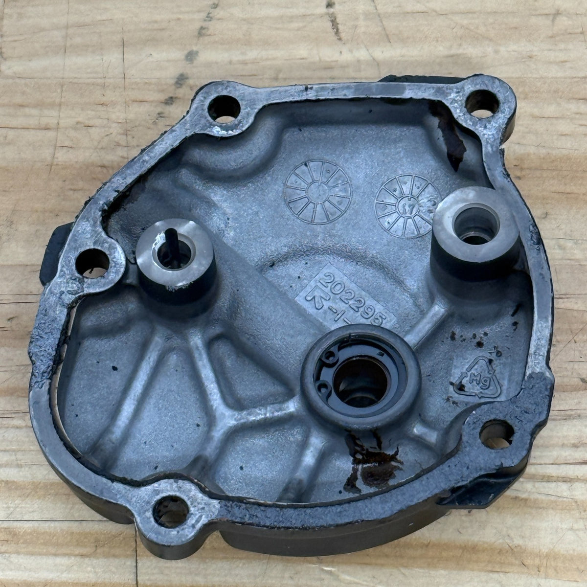 Yamaha YZF-R1 2015-2019 Oil Pump Cover BX4-15416-01 Genuine OEM USED
