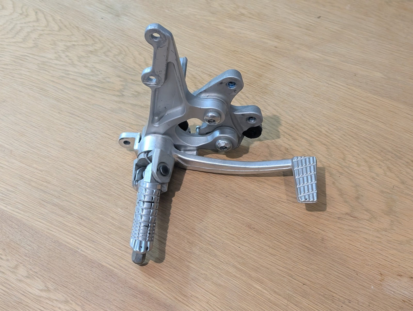 Suzuki GSXR1000 L1 L2 L3 2010 2016 Right Rearset OEM