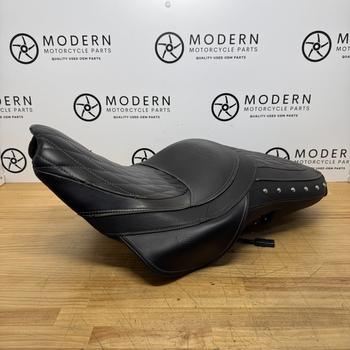 Indian Chieftan Roadmaster 2015-2017 Heated Seat with Studs 2687597-06 Genuine O