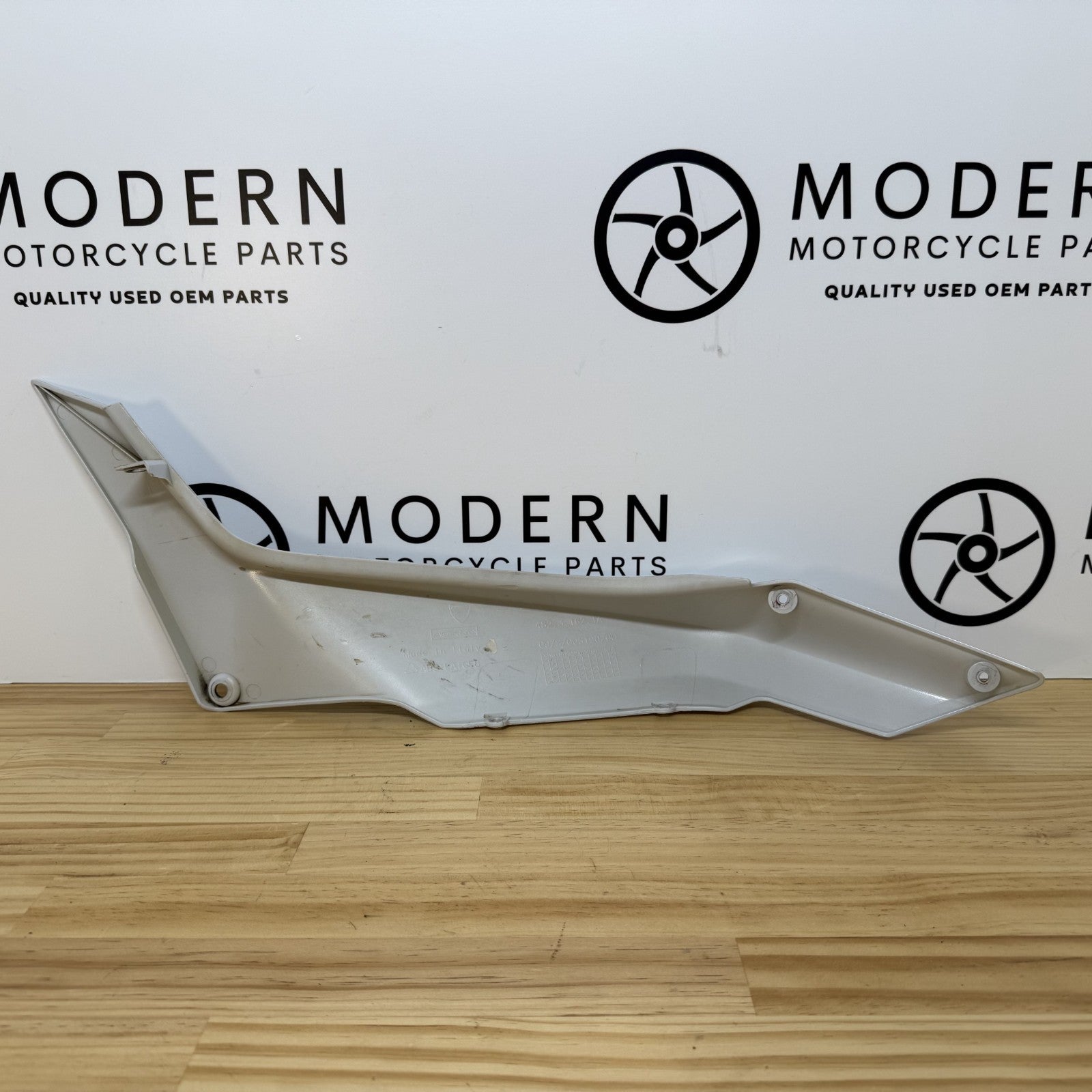 Ducati Multistrada 1200S 2010-2014 Right Seat Fairing White 48211621AA.AQ.AW