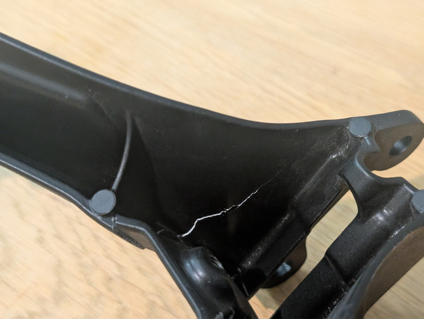 Suzuki GSXR1000 L1 L2 L3 2010 2016 Front Subframe 94511-47H00 Crack