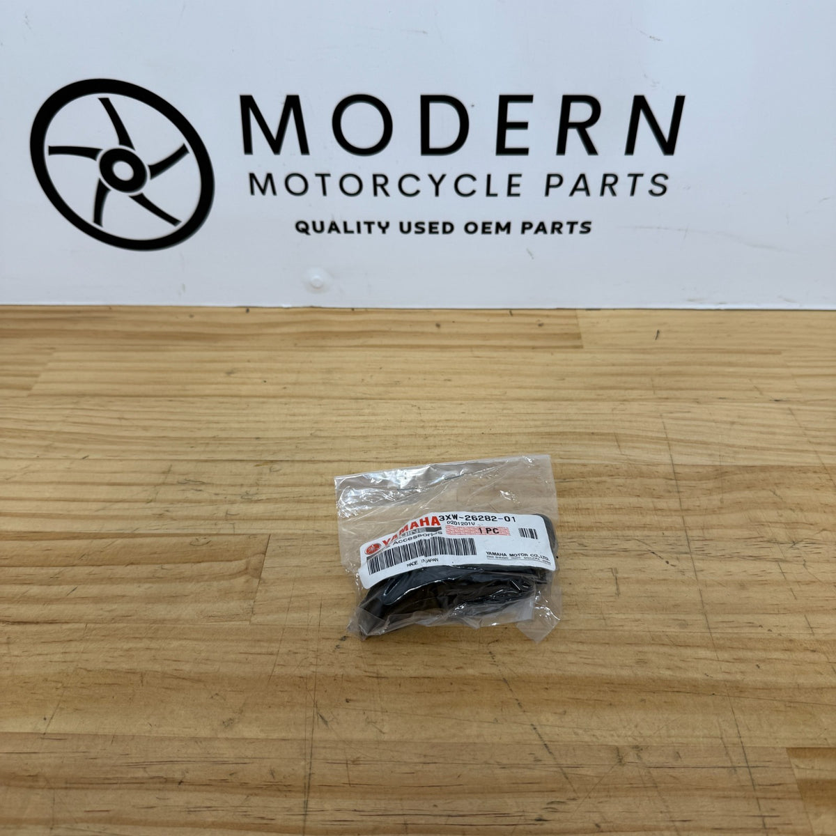 BRAND NEW Yamaha Lower Throttle Grip Housing Cover 3XW-26282-01 Genuine O