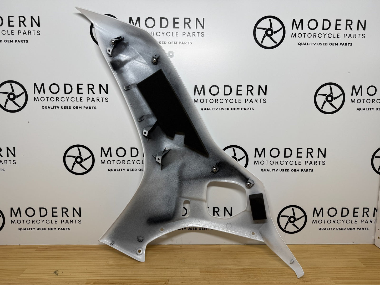Yamaha YZF-R6 2017-2024 Right Outer Fairing White BN6-W2835V-00-P0 Genuine OEM