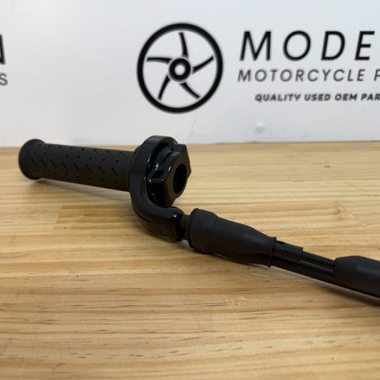 Triumph Daytona 675 2013-2017 Thrttle Housing and Tube T2040252 Genu