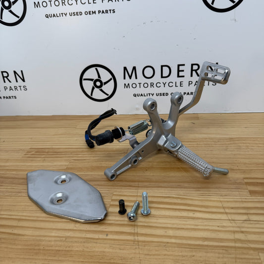 Yamaha YZF-R3 2019+ Right Rearset Complete 1WD-F7440-01 Genuine OEM