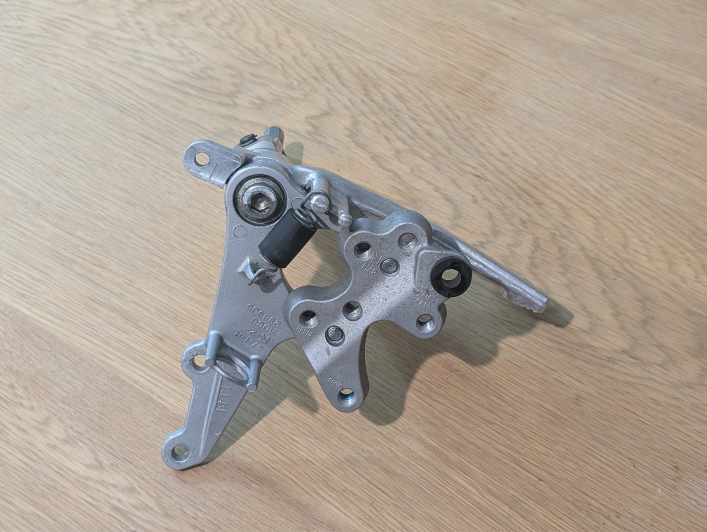 Suzuki GSXR1000 L1 L2 L3 2010 2016 Right Rearset OEM