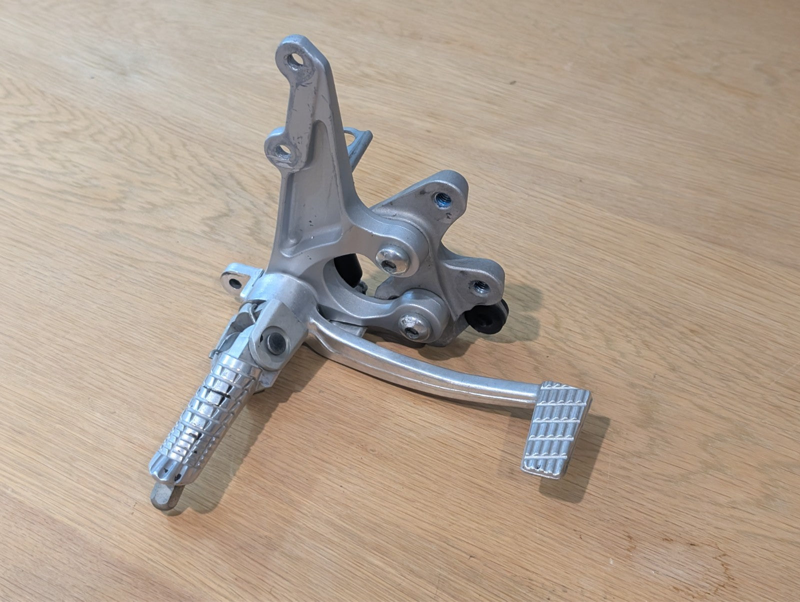 Suzuki GSXR1000 L1 L2 L3 2010 2016 Right Rearset OEM