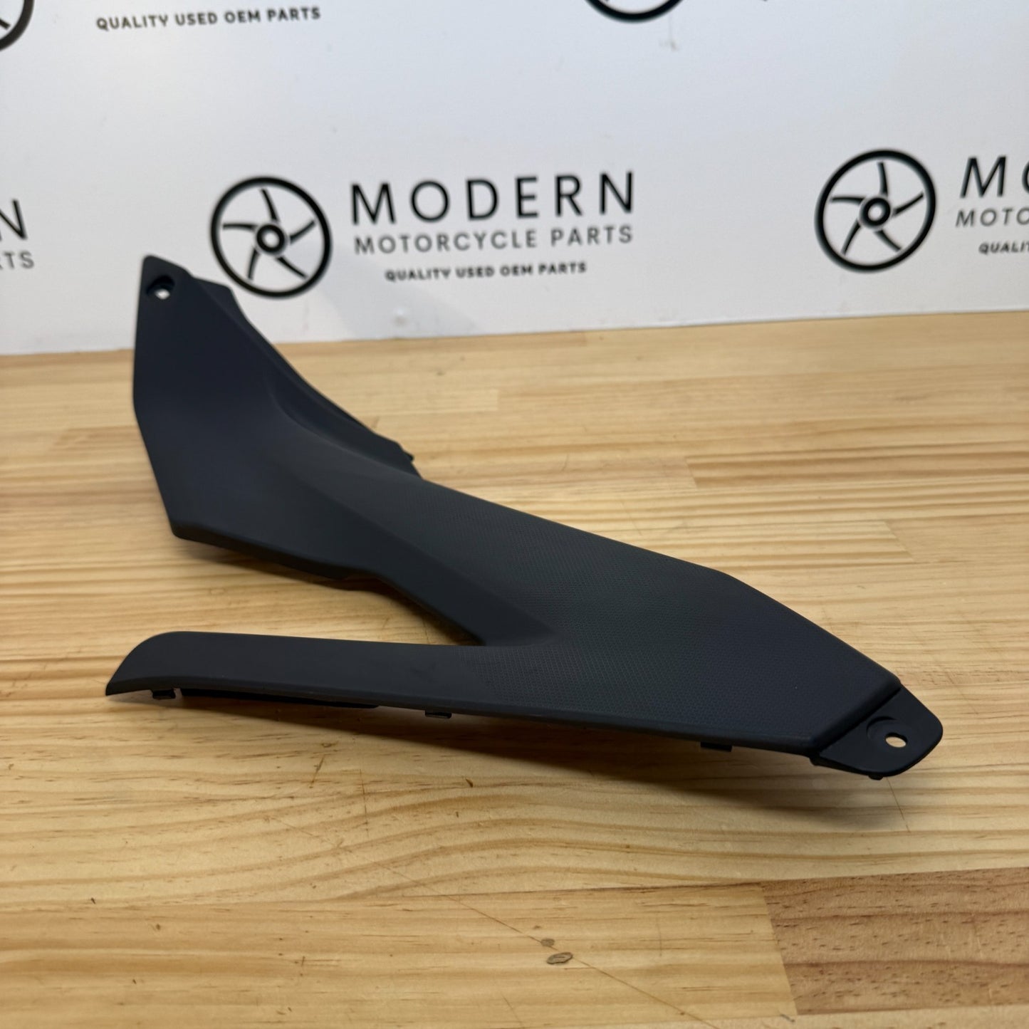 Yamaha YZF-R3 2025+ Right Seat Fairing Infill BRA-F171X Genuine OEM