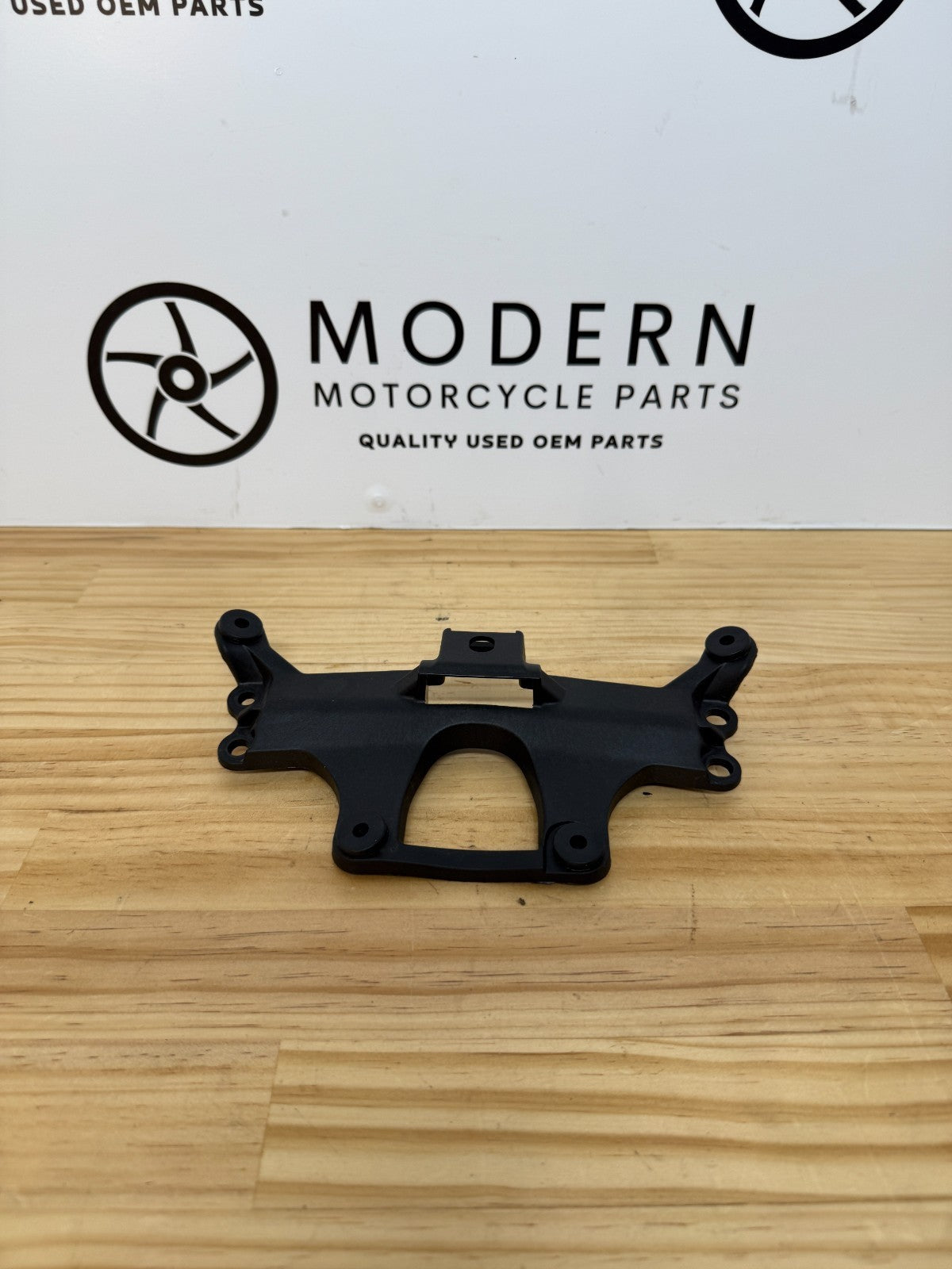 Triumph Daytona 675 2013-2017 Seat Bridge T2070164 Genuine OEM