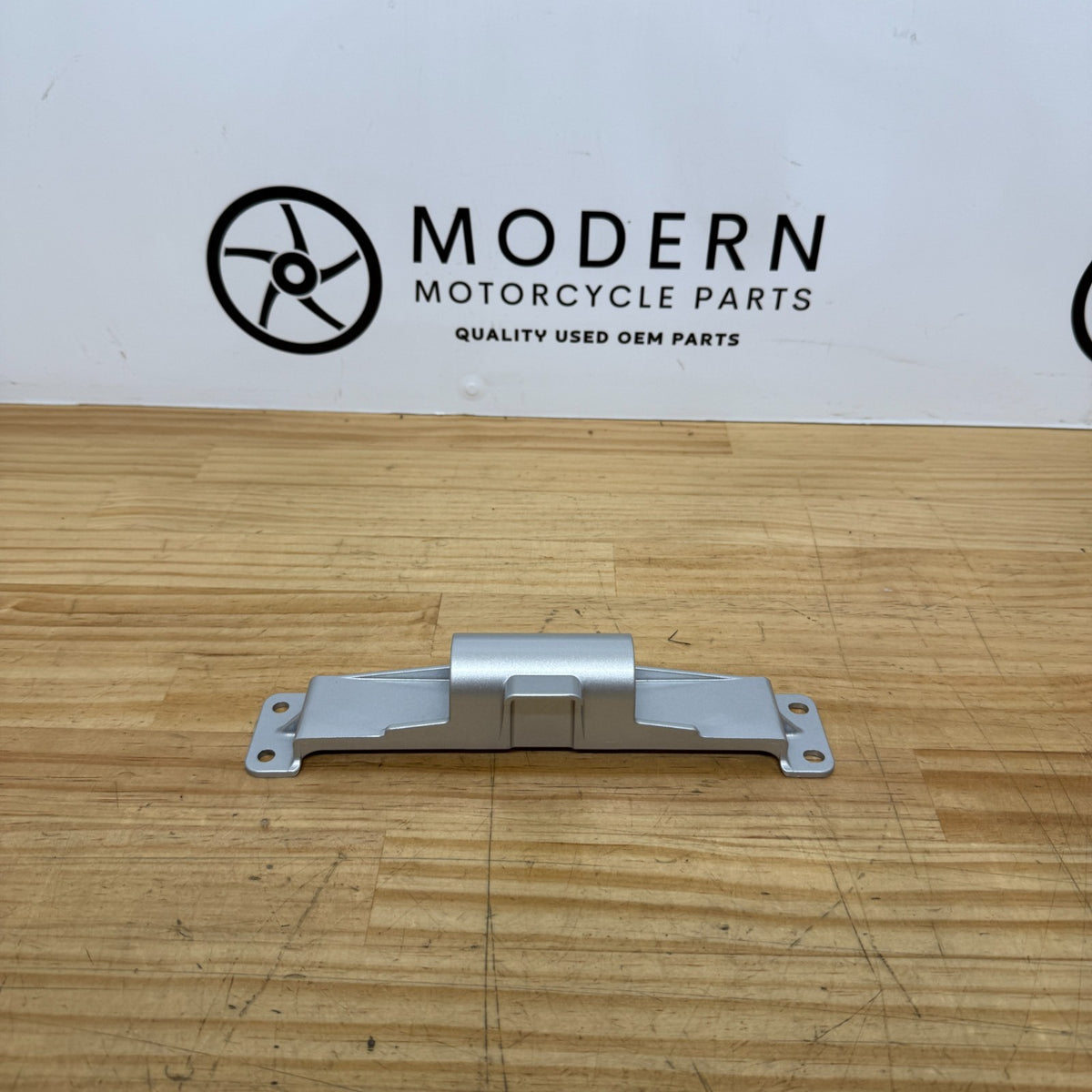 BRAND NEW Yamaha YZF-R1 2015-2019 Tank Mount 2CR-2413Y-00 Genuine OEM