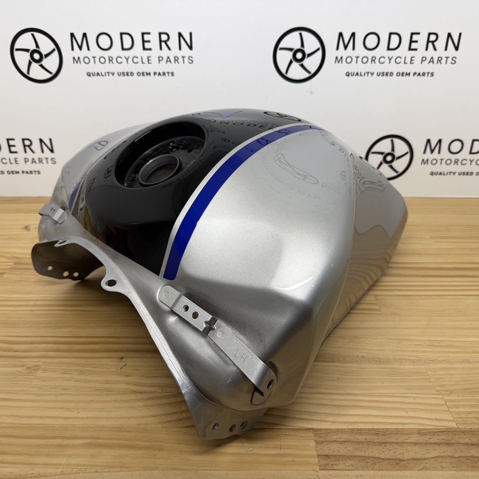 Yamaha MT09SP 2021-2025 Fuel Tank Silver Black OEM B7N-Y2410-00-04