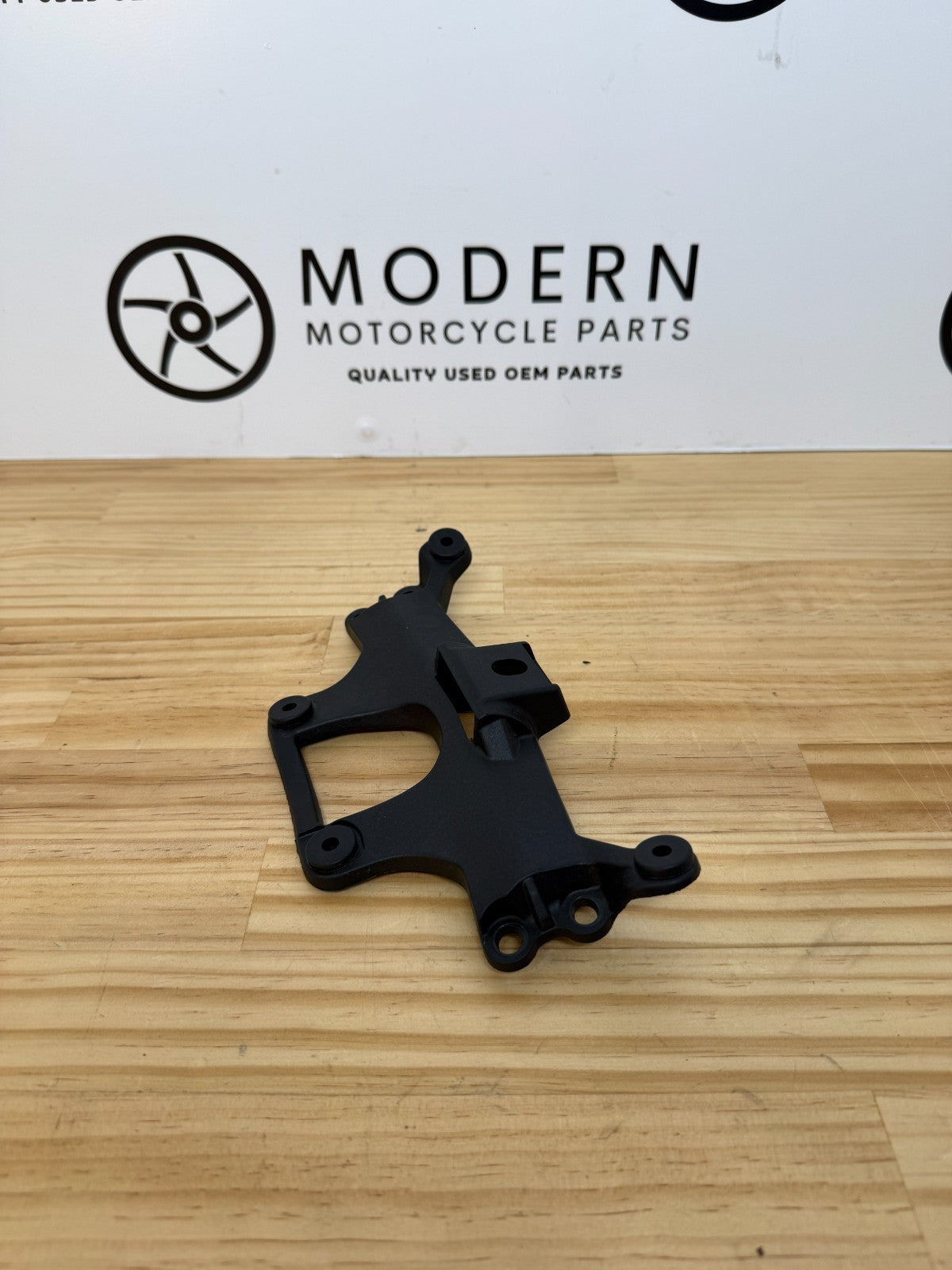 Triumph Daytona 675 2013-2017 Seat Bridge T2070164 Genuine OEM
