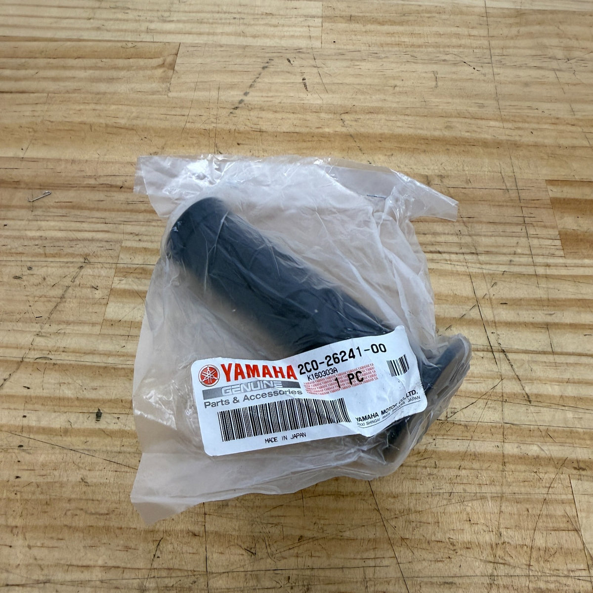 BRAND NEW Yamaha  Left Bar Grip 2C0-26241-00 Genuine OEM