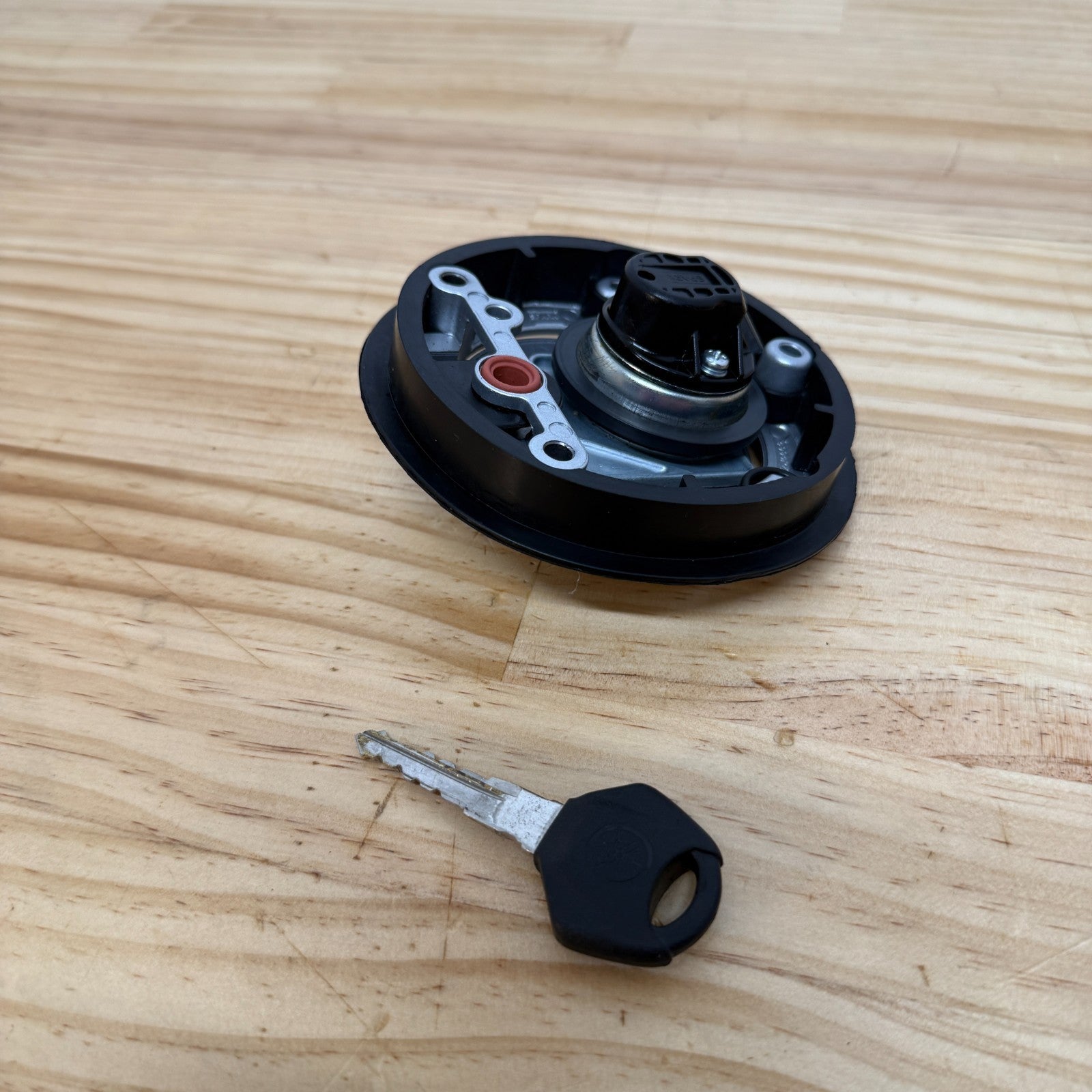 Yamaha YZF-R3 2025+ Fuel Cap Assembly With Keys BS7-WF461-00 Genuine OEM
