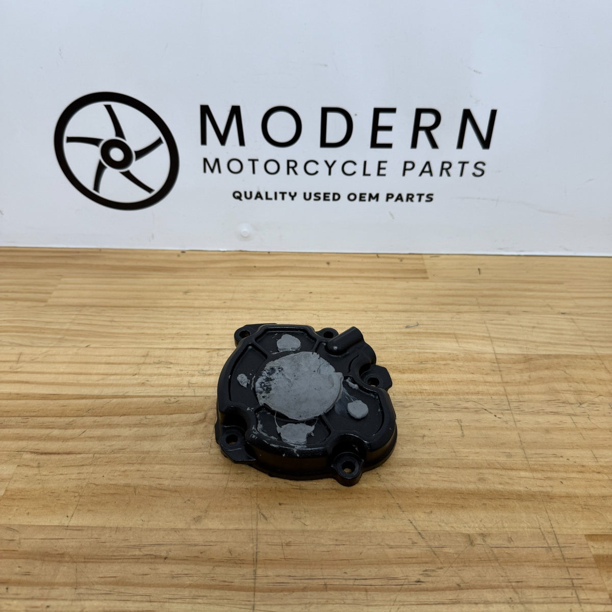 Yamaha YZF-R1 2015-2019 Oil Pump Cover BX4-15416-01 Genuine OEM USED