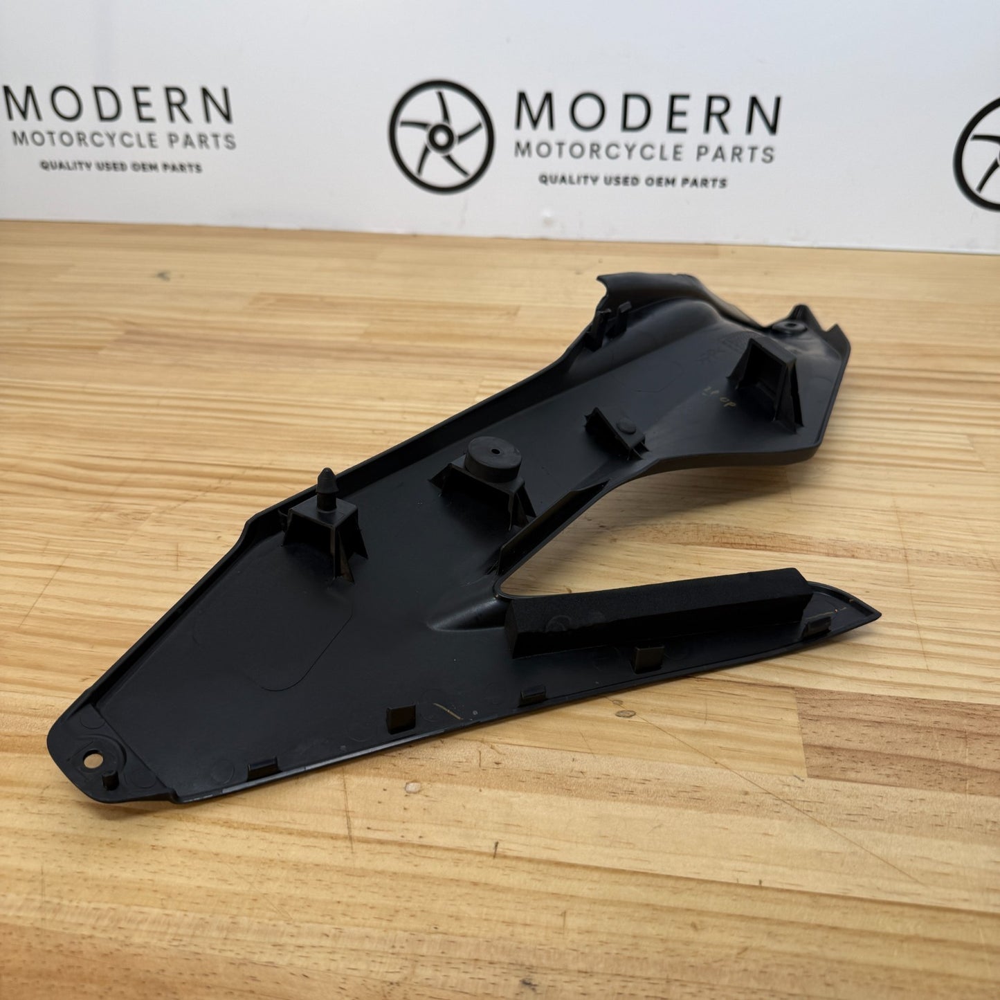 Yamaha YZF-R3 2025+ Right Seat Fairing Infill BRA-F171X Genuine OEM