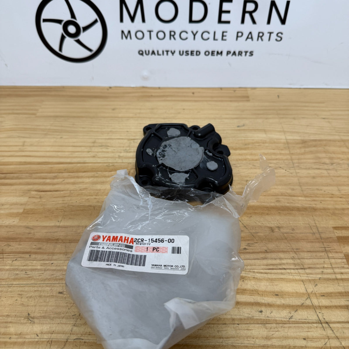 Yamaha YZF-R1 2015-2019 Oil Pump Cover BX4-15416-01 Genuine OEM USED