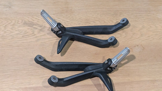 Pair Passenger Pillion Peg Footrests Triumph Daytona 675R 2013 2017 T2082151